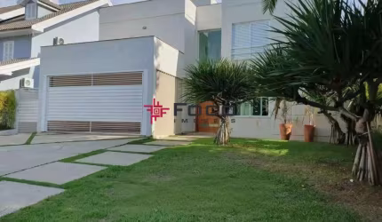Casa á Venda com 4 Dormitórios, 330m² - R$3.200.000 - Esplanada do Sol