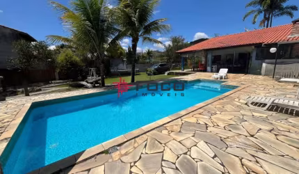 Chácara com fundos para o Rio Paraíba / Mobiliada  / 03 dormitórios com / Piscina / Mini lago de peixes / 120 m² de construção / 2200 m² de terreno / Guararema