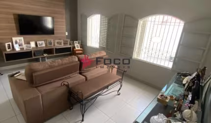 Casa / Jardim Satélite / 3 Dormitórios / 2 suíte / 2 vaga / 175m² / São José dos Campos