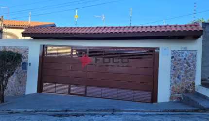 Excelente casa no Jardim Terras de São João / 04 dormitórios sendo 03 suítes / Piscina aquecida / Área gourmet / 408 m² de terreno / 180 m² de área construída / Jacareí