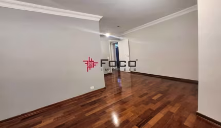 Ótimo apartamento com sacada à venda no Vila Adyana -Impecável