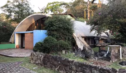 Oportunidade Única: Um Ícone da Arquitetura Brasileira à Venda!