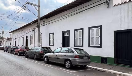 CASARÃO COMERCIAL - Centro Histórico Santana de Parnaíba (fachada tombada)