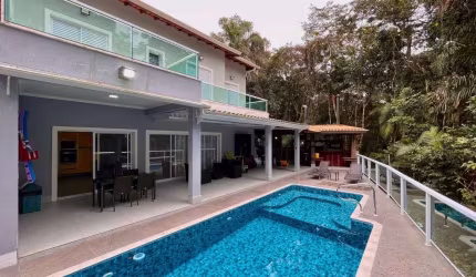 Casa Exclusiva com área de lazer completa - Residencial Guaratuba II