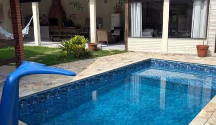 Casa de Condomínio - Piscina e tranquilidade