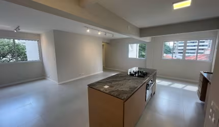 Lindo apartamento a 100 metros da estação Moema