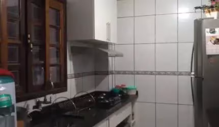 Sobrado para venda tem 180 metros quadrados com 3 quartos