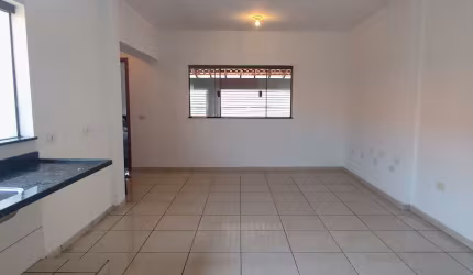 Casa 3 dormitórios, sendo 2 suítes, 4 minutos do Centro