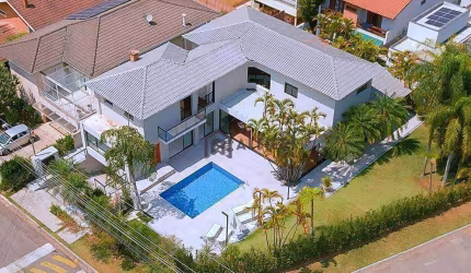 Espetacular casa de esquina, muita área verde, lazer completo, amplas salas , Home theater, escritório