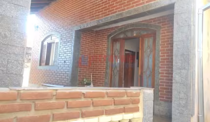 Casa com 3 quartos, Vila Zezé, Jacareí - R$ 380 mil, Cod: 12584