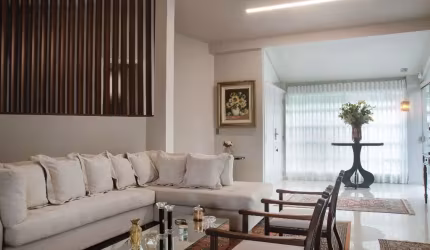 Casa  Alto Padrão Mobiliada na Praia Brava de Floripa – 2 Quadras do Mar