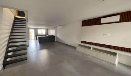 Belíssima casa toda reformada.
