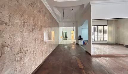 Casa Térrea Comercial/ Residencial - 6 Salas - 3 Vagas de Garagem - Ipiranga