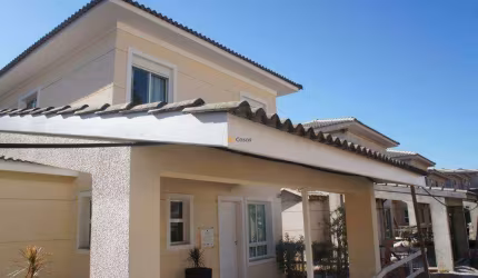 Casa em Condomínio - Dupla Segurança e Acesso Direto para Escola Porto Seguro