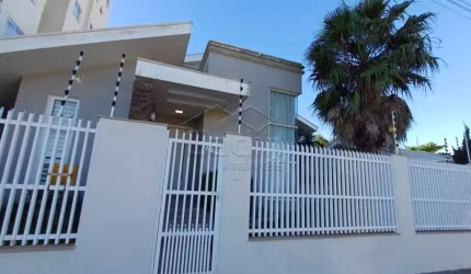 CASA MOBILIADA ALTO PADRÃO COM PISCINA, R$ 2.300.000,00 BAIRRO GRAVATÁ DE NAVEGANTES/SC.