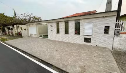 CASA 03 DORMITÓRIOS À VENDA, R$ 950.000,00 BAIRRO GRAVATÁ EM NAVEGANTES