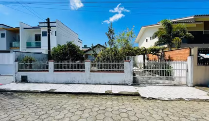 CASA 03 DORMITÓRIOS À VENDA, R$ 618.888,00 BAIRRO GRAVATÁ EM NAVEGANTES