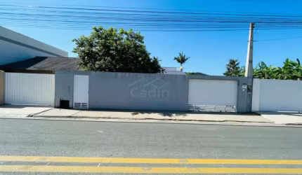 CASA 03 DORMITÓRIOS À VENDA, R$ 750.000,00 BAIRRO GRAVATÁ EM NAVEGANTES