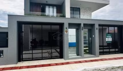 CASA SOBRADO, ALTO PADRÃO 3 DORMITÓRIOS, R$1.050.000,00 CENTRO, 600 METROS DO MAR, NAVEGANTES/SC