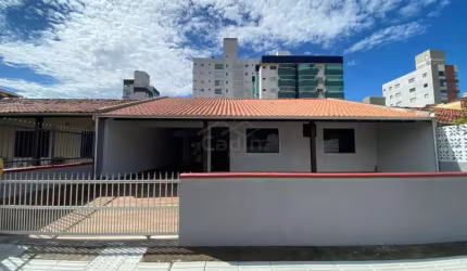 CASA PARA ALUGAR, R$ 4.000,00 BAIRRO GRAVATÁ DE NAVEGANTES/SC.
