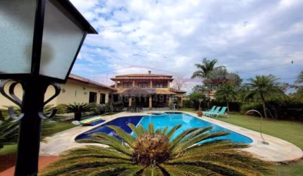 Linda casa de  campo dentro de condomínio