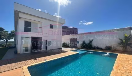 Belíssima casa dentro de condomínio