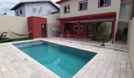 Casa com 4 dormitórios - Condomínio