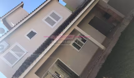 Casa a venda dentro de condomínio