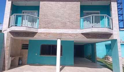 Vende-se Sobrado em condomínio alto padrão com 6 dormitórios a 500 m da praia