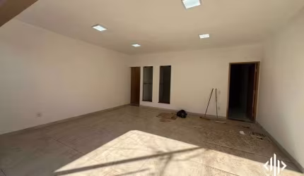 Casa no Polocentro, com: