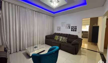 Casa no Bairro Parque Brasília, com 254 metros quadrados com 3 quartos