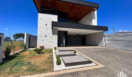 Casa no Condomínio Terras Alphaville, com: