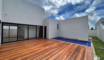 Casa no Condomínio Belas Artes, com: