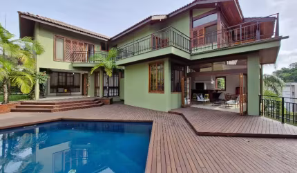 Casa maravilhosa em condomínio fechado no América