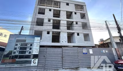 Imóvel para venda possui 67 metros com 2 quartos sendo 1 suite - Predio com elevador