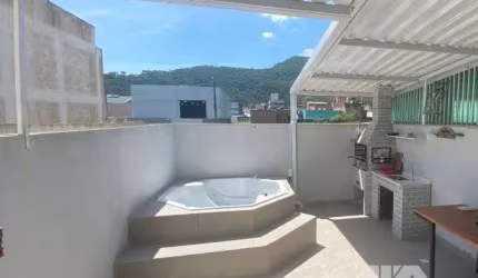 Sobrado para venda tem 107 metros quadrados com 2 suites em Rio Pequeno - Camboriú - SC