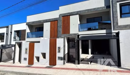 Sobrado alto padrão com 3 suítes e piscina
