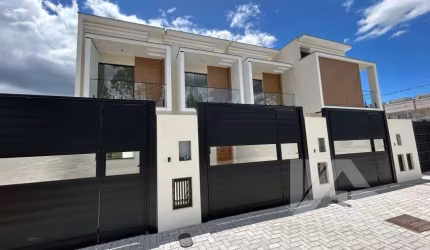 Sobrado a venda em Camboriú com 2 quartos no bairro Santa Regina!!