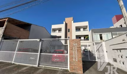 Apartamento mobiliado a venda em Camboriú com 2 quartos e sacada com churrasqueira