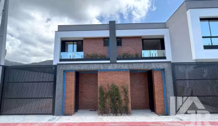 Sobrado a venda em Camboriú com 3 quartos sendo 3 suítes!!