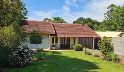 Casa à Venda em Morro Reuter – Lugar Encantador no Meio ao Verde!