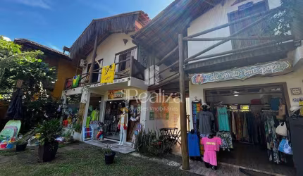 Casa a venda em Taipu de Fora, Maraú, BA, com ponto comercial, na rua das piscinas naturais.