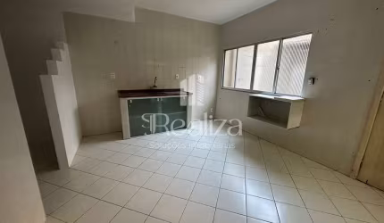 CASA TÉRREA, PLANA, À VENDA NO BAIRRO HERNANE SÁ EM ILHÉUS, PERTO DE TUDO O QUE VOCÊ PRECISA COMO F