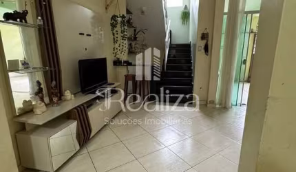 SOBRADO COM  4 QUARTOS SENDO UMA SUÍTE NA ZONA SUL