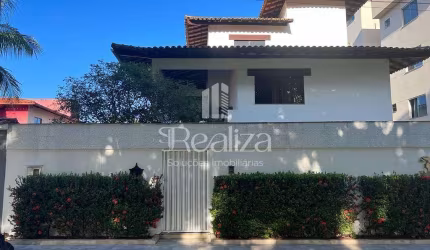 Casa à venda, na zona sul de Ilhéus, no Bairro São Francisco, com 4 dormitórios, sendo 3 suítes, pi