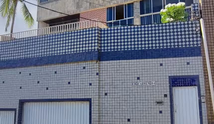 Apartamento Amplo, 3/4 com Dependência, Vista mar em Amaralina. CRECI 6857.