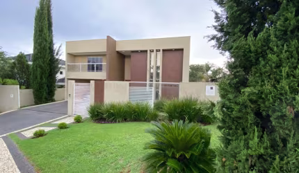 Casa maravilhosa,  sem detalhes ou retoques, alto padrão.