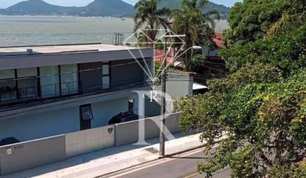 Casa com 3 quartos à venda no Cacupé, Florianópolis  por R$ 1.700.000