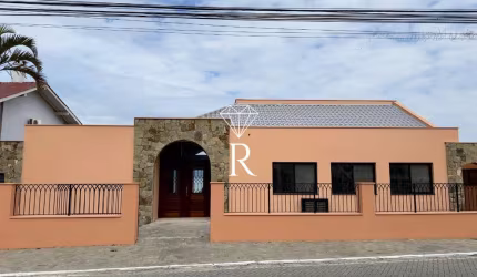 Casa comercial para alugar no Ribeirão da Ilha, Florianópolis  por R$ 48.000
