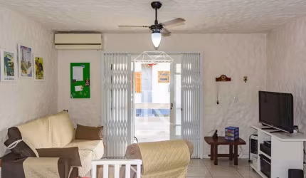 Casa em condomínio fechado com 2 quartos à venda no Cachoeira do Bom Jesus, Florianópolis 